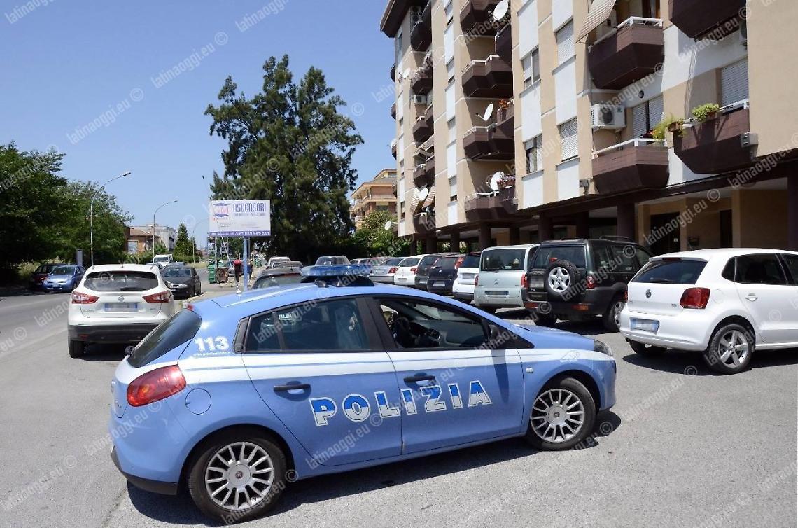 Tenta di sfuggire al controllo della Polizia: arrestato con oltre 20 grammi di cocaina e materiale per il confezionamento 