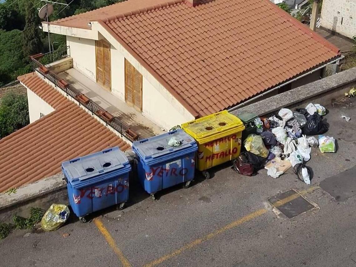 Incivili e rifiuti, cambia l'appalto. Cassonetti da rimuovere, si passa al porta a porta integrale