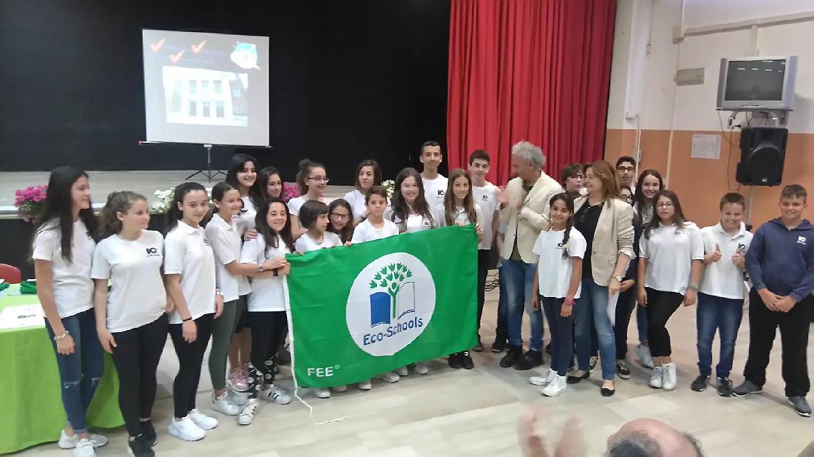 Scuole eco-compatibili, consegnate le bandiere verdi del programma Eco-schools promosso dalla Fee