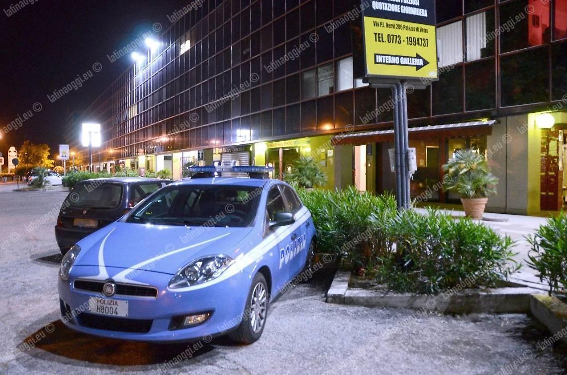 Razziati due uffici e due scuole, in azione la solita banda