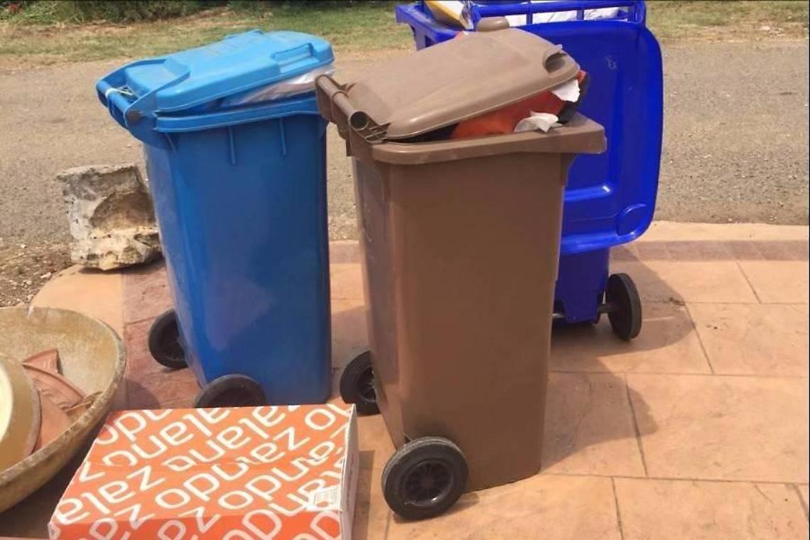 Nessuno ritira i rifiuti a Borgo Faiti, la segnalazione di un lettore dalla Migliara 44