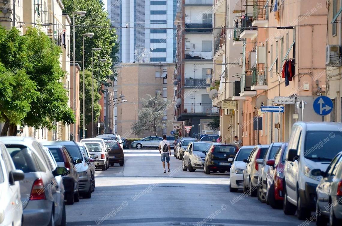 Arriva al pronto soccorso dell'Icot con un proiettile nella gamba, indagini in corso