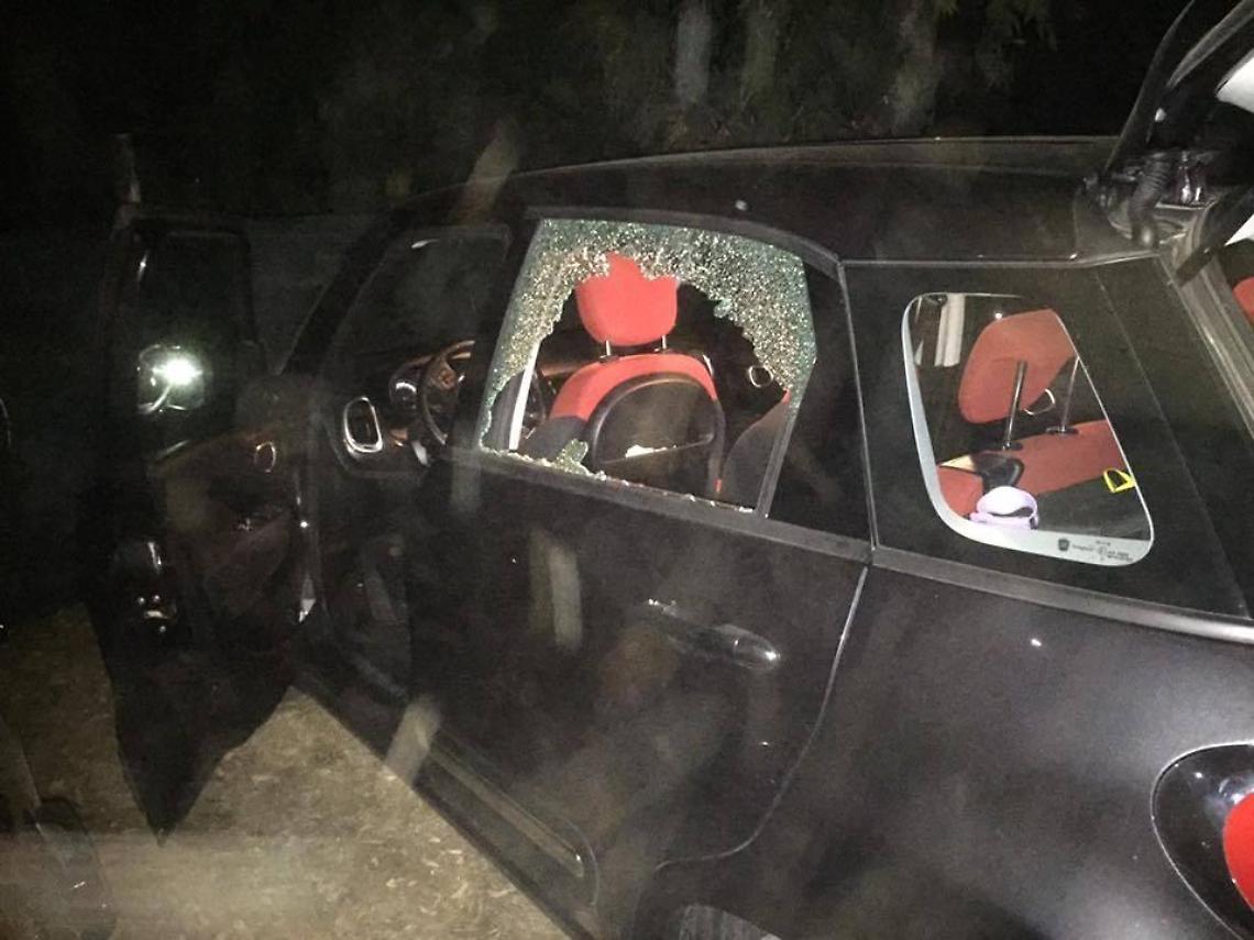 Atti vandalici durante l'incontro elettorale, spaccato il vetro dell'auto del candidato sindaco