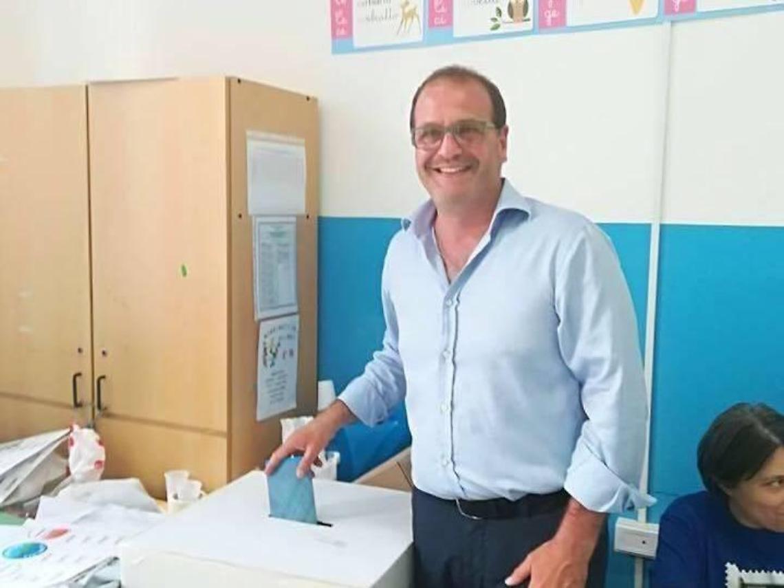Cosimino Mitrano confermato sindaco, oltre il 50% dei consensi: gli elettori premiano la continuità