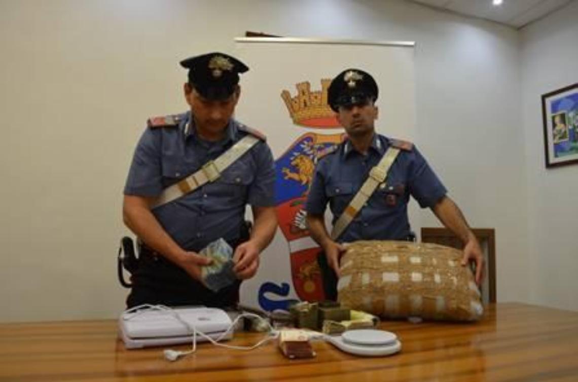 Viaggiava con oltre cinque chili di marijuana sulla provinciale per Lenola, arrestato un 60enne