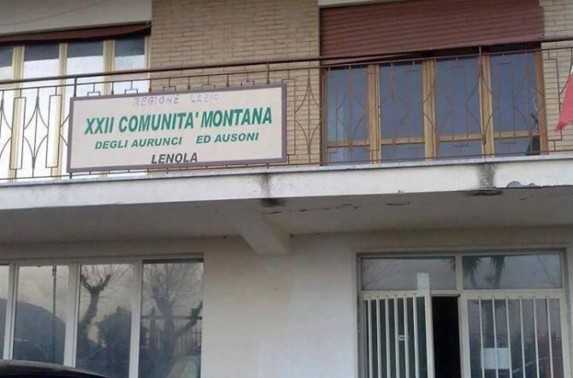Senza più soldi e protezione della classe politica. La lenta agonia della Comunità Montana