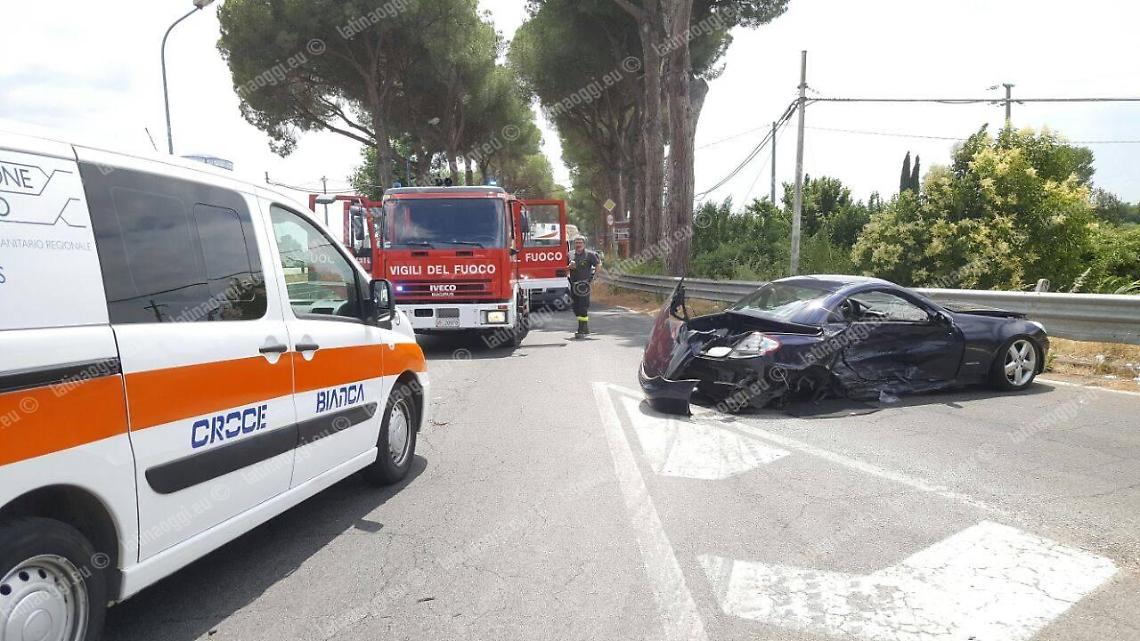 Incidente su via Epitaffio, ricoverato in rianimazione il 68enne che viaggiava sulla Mercedes