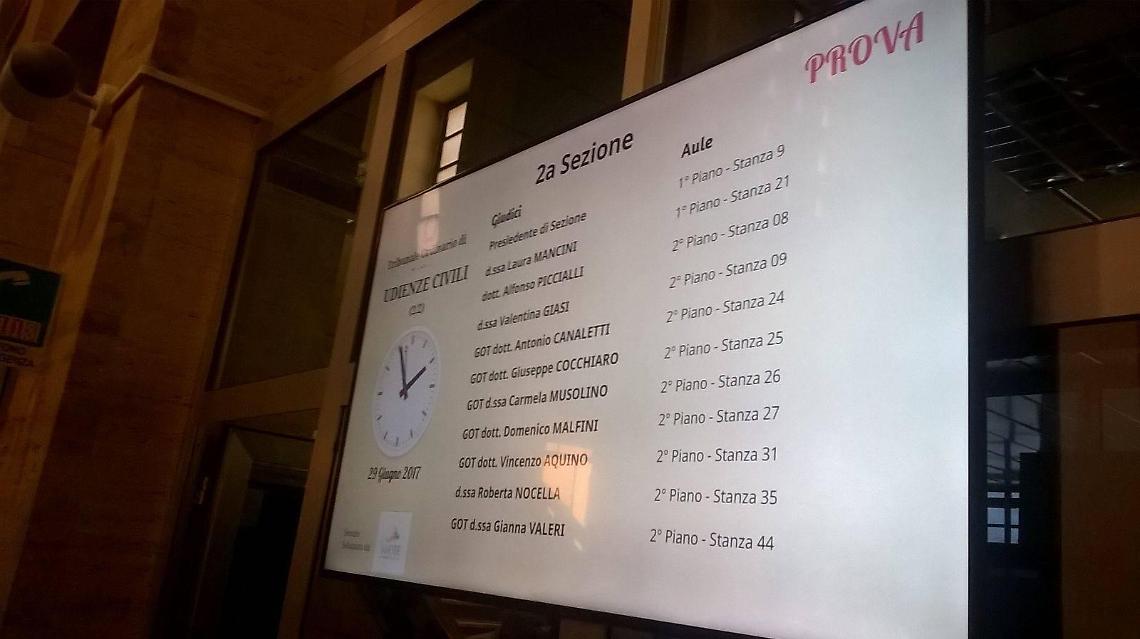 La tecnologia sbarca in Tribunale, installato uno schermo per fornire informazioni