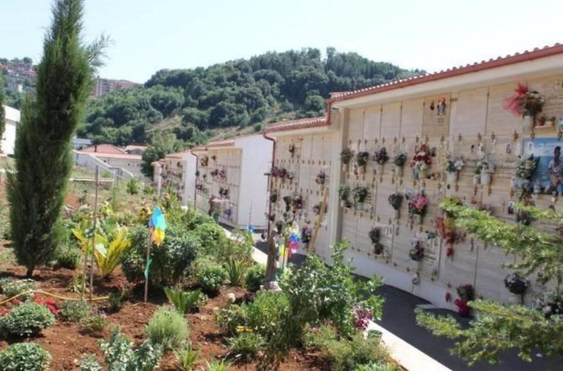 Furti tra le tombe: l'amarezza dei cittadini. Il cimitero preso di mira dai ladruncoli