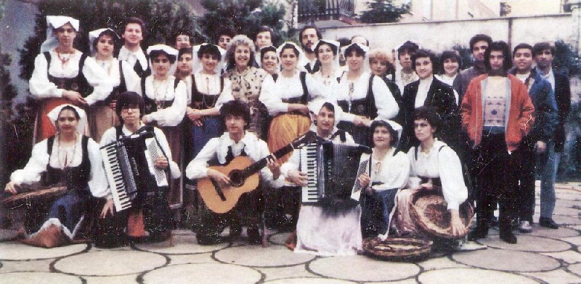 Dialetto e folklore si fondono nella musica, spettacolo unico a Villa Cantarano