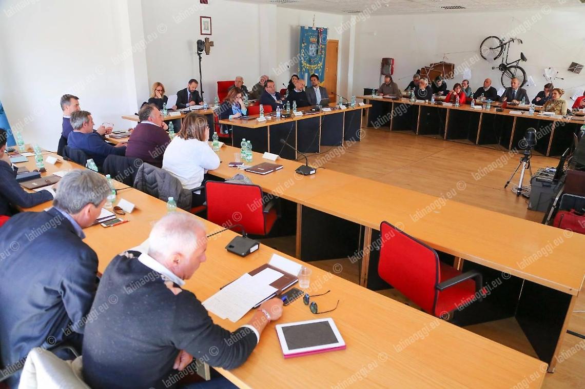 Nuova stagione dei veleni in Comune, inviato ai consiglieri un esposto che attacca due politici