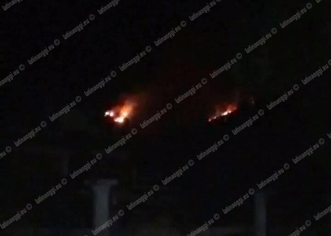 Bruciano ancora le colline degli Ausoni: nuovo incendio a Vallemarina nella notte