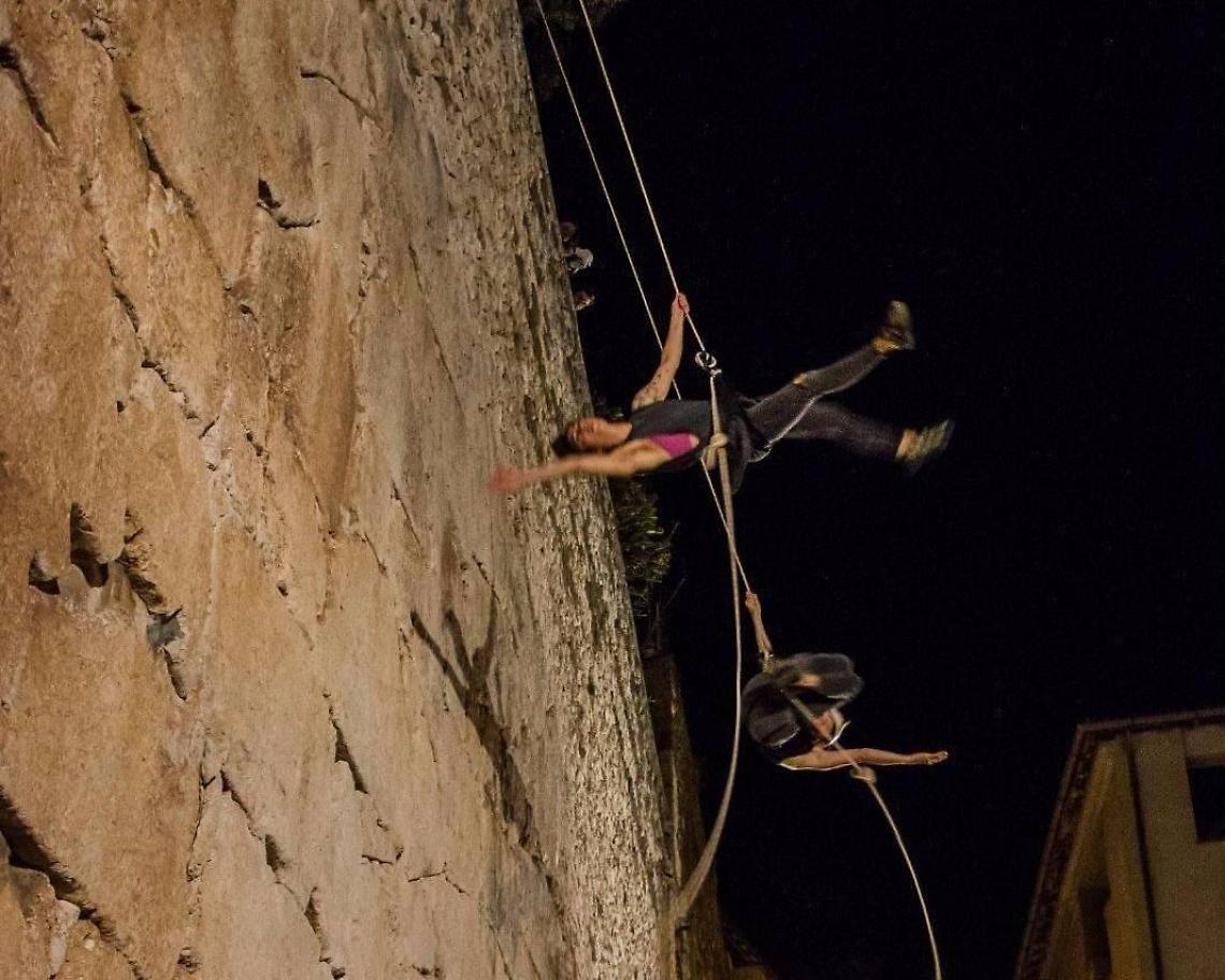 L'incanto del Cala Festival, nei vicoli storici vive l'arte contemporanea