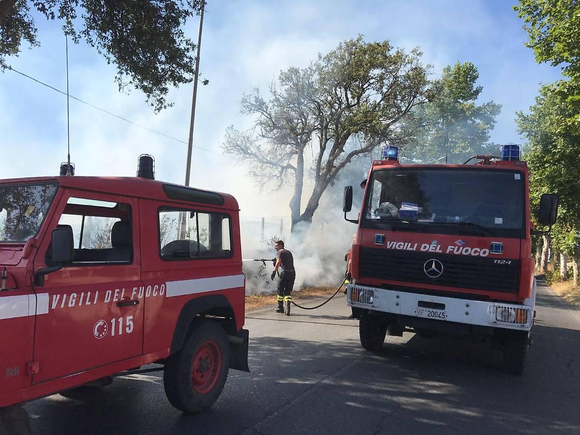 Incendio in periferia, il comitato "Le Quattro Vie" chiede spiegazioni e interventi concreti
