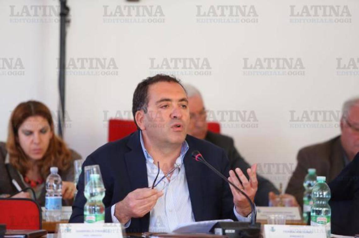 Sversamento rifiu­ti tossici nella ca­va abbandonata, il Comune si costituirà parte civile