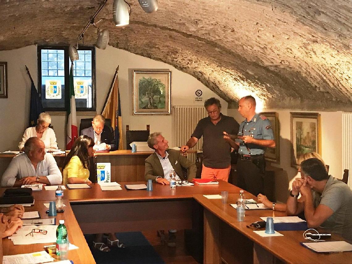 Da 20 anni alla guida della stazione dei carabinieri, riconoscimento per il maresciallo Vicidomini