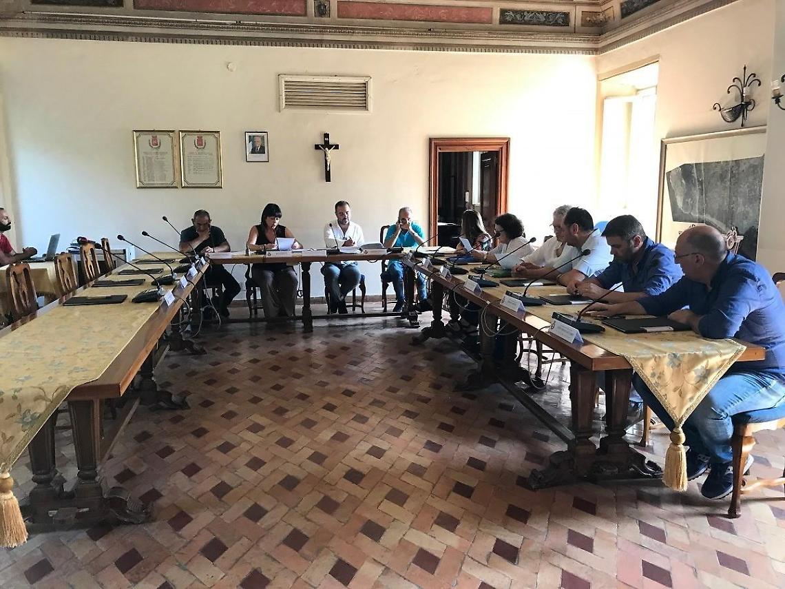 Debiti fuori bilancio per numerose sentenze, seduta lampo del Consiglio comunale