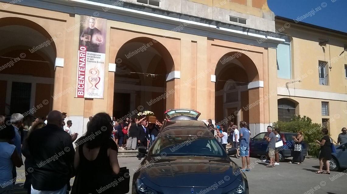 Una folla commossa ha dato l'ultimo saluto a Denis Berto nella Chiesa di Tor Tre Ponti