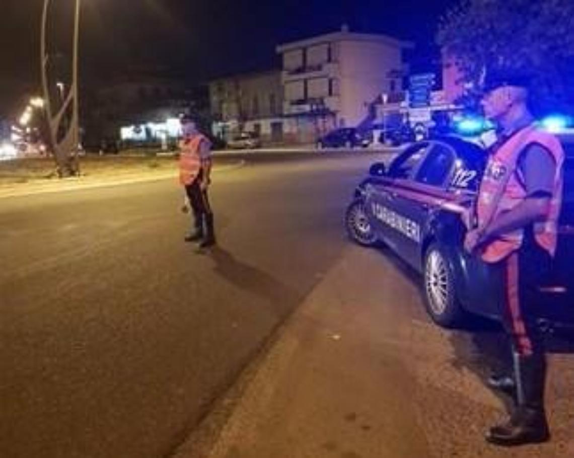 Controlli su strada, molte le persone sottoposte all'alcoltest e scattano anche sequestri di auto