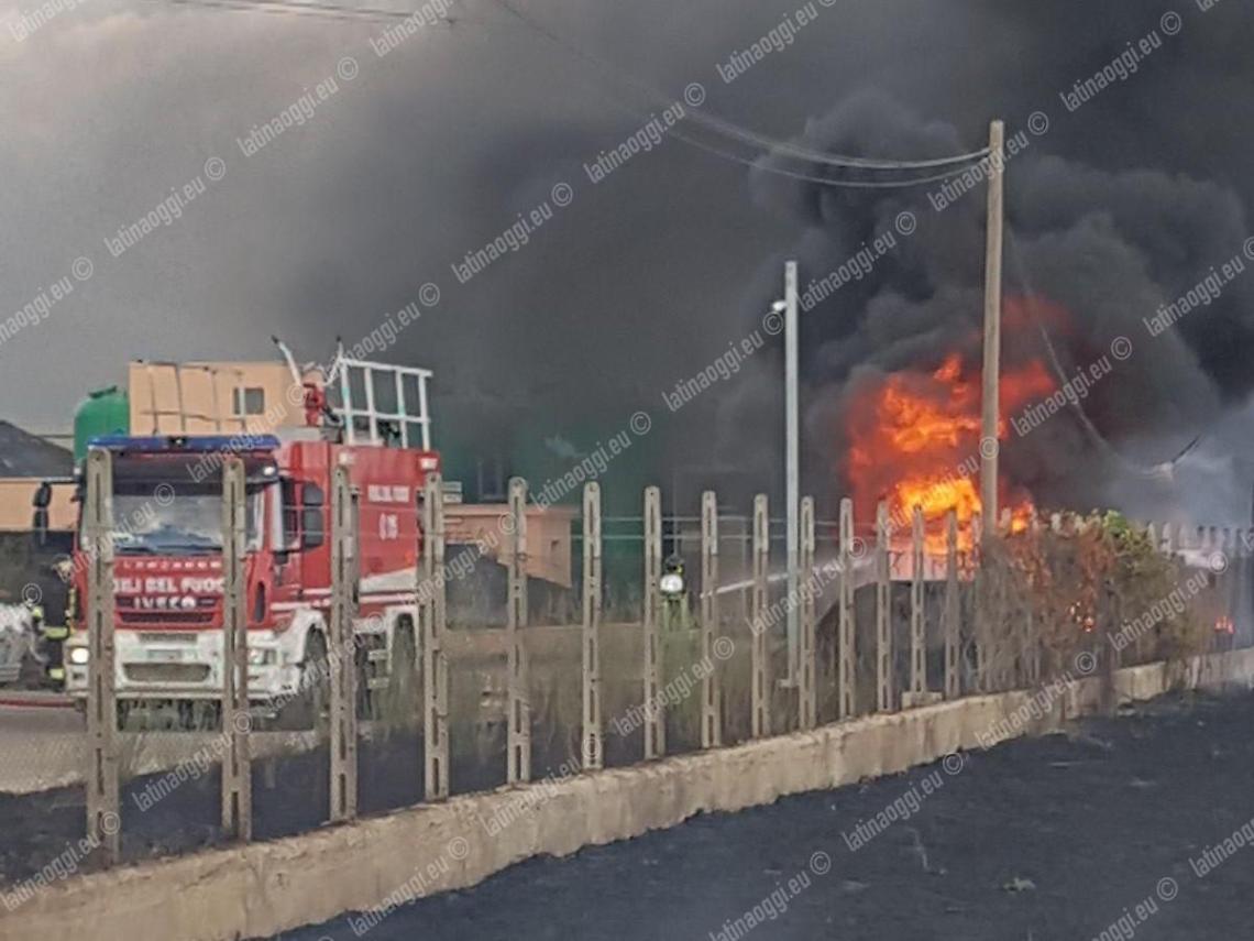 Incendio a Carano e rischio arsenico, il Comune invita a non usare l'acqua per consumi umani