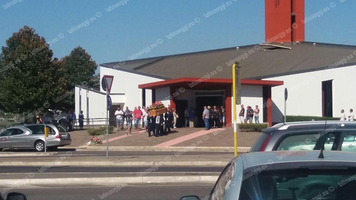 L'ultimo addio a Marco Giacomi, il 46enne deceduto nell'incidente di via Carroceto