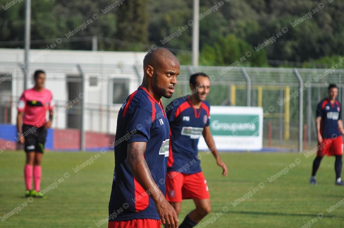 Il Racing Fondi fa tris all'esordio casalingo. Ma il 3-1 alla Fermana non basta per qualificarsi