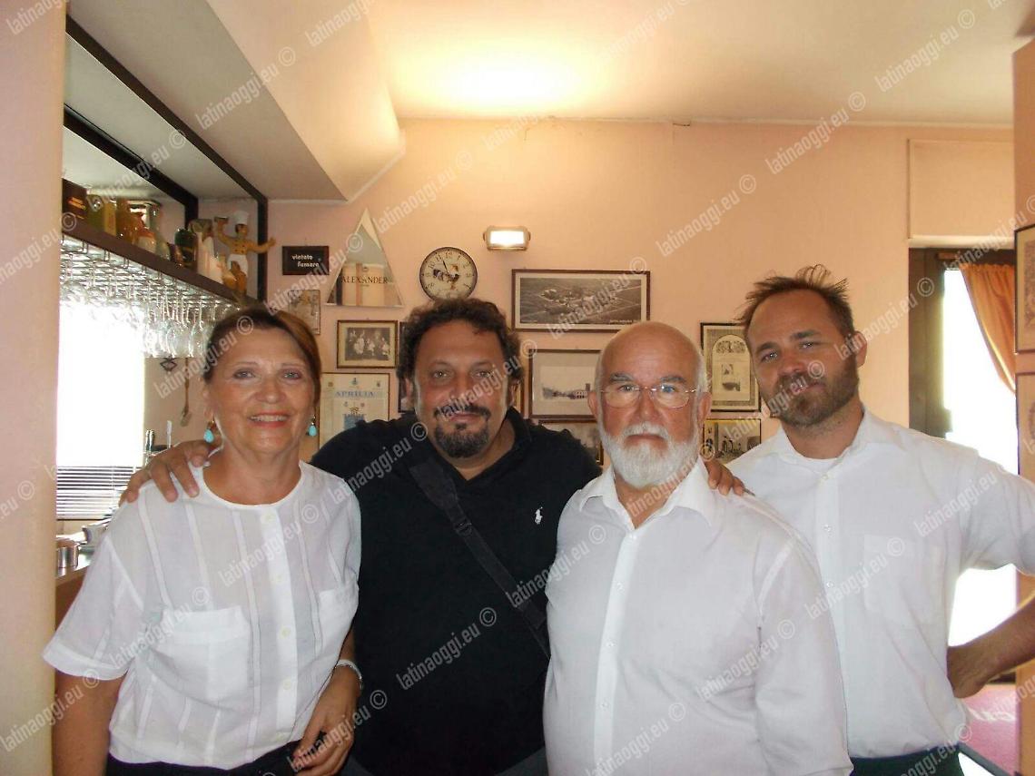 Enrico Brignano fa tappa ad Aprilia: questa mattina la visita dell'attore comico romano