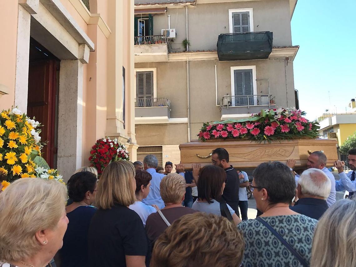 L'ultimo saluto della comunit&agrave; a Elena Saputo, la donna morta nel weekend in un incidente stradale