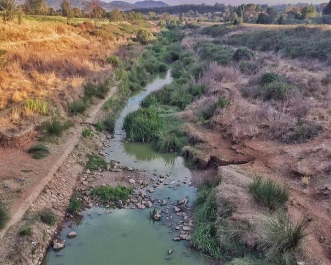 Amaseno senz'acqua e pieno di rifiuti: i volontari si organizzano per ripulire il fiume