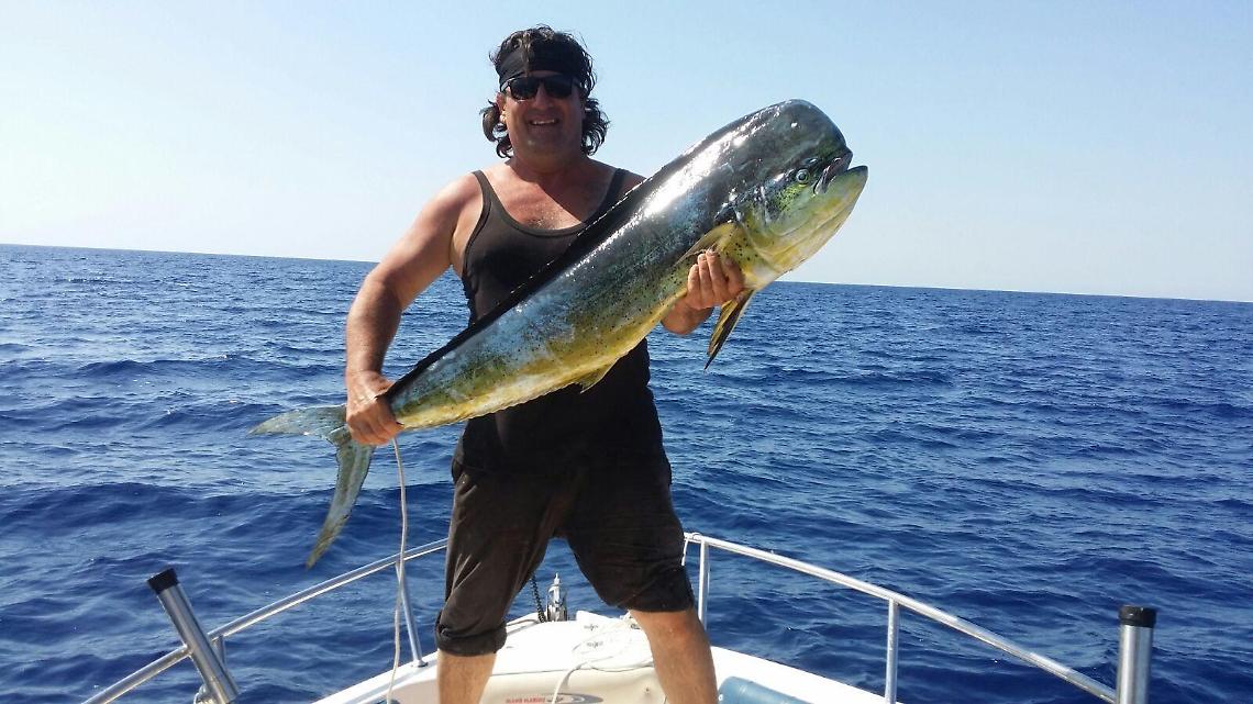 Battuta di pesca al largo di Palmarola, Lidano Mirosi pesca una lampuga da 23 chili