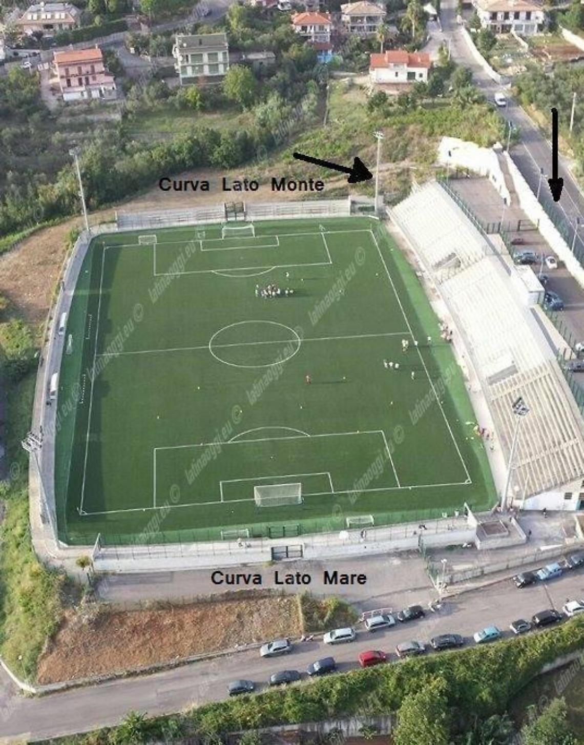 Lo stadio di Maranola senza omologazione da un anno, ora è scontro politico sui ritardi