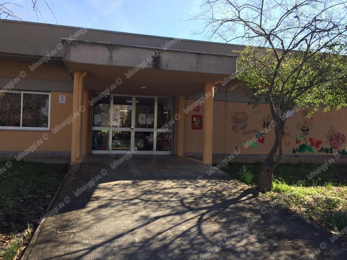 La scuola non apre per le infiltrazioni d'acqua: il maltempo blocca tutto, protesta dei genitori