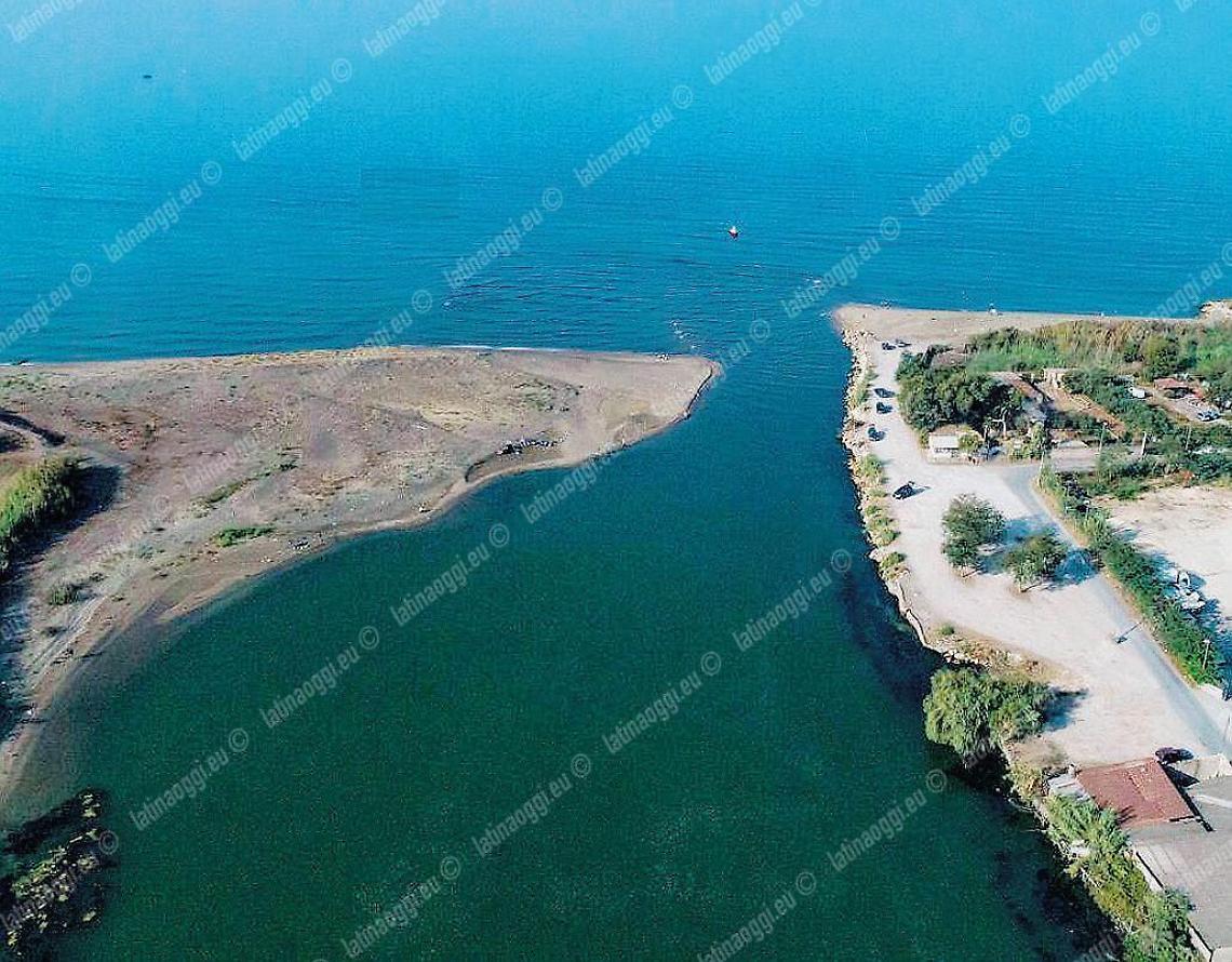 Barriera di sabbia sul Garigliano, crescono i timori tra i diportisti