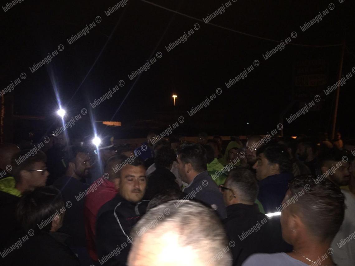 Quaranta migranti in arrivo a Sonnino, la gente scende in piazza col sindaco per bloccare tutto