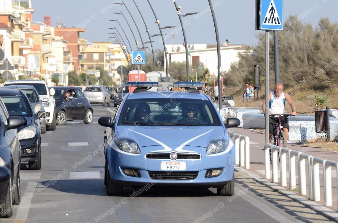 Ladro di appartamenti arrestato dopo l'inseguimento sui tetti: scappati i complici