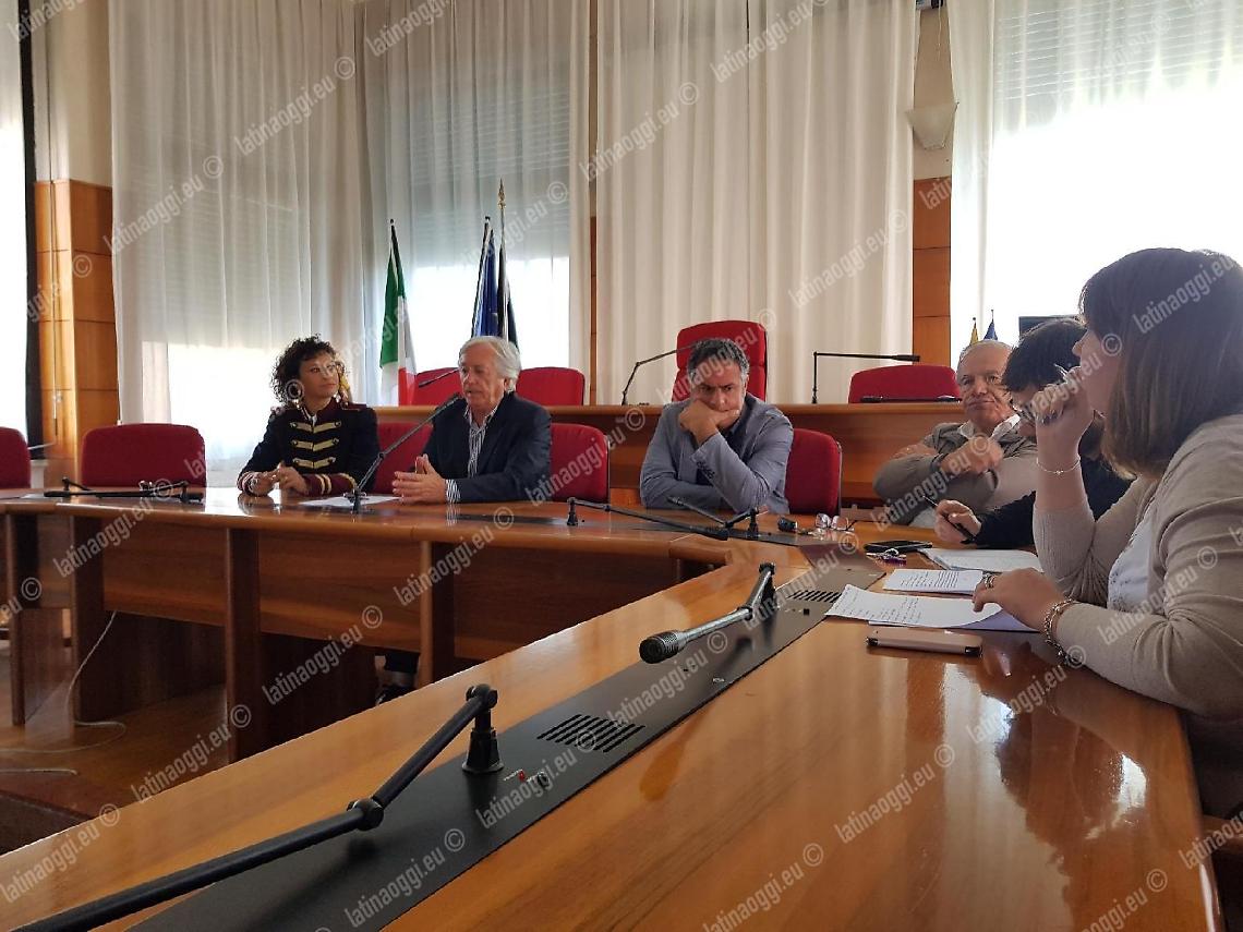 Scuola chiusa a Pontinia, il trasferimento degli alunni a Quartaccio divide la maggioranza