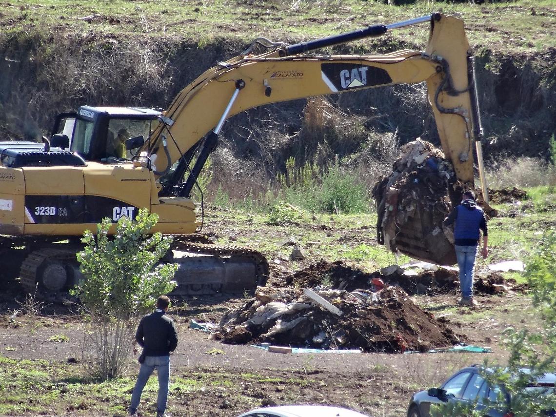 Nella cava interravano  anche i  fusti, la scoperta avvenuta durante  prelievi e carotaggi