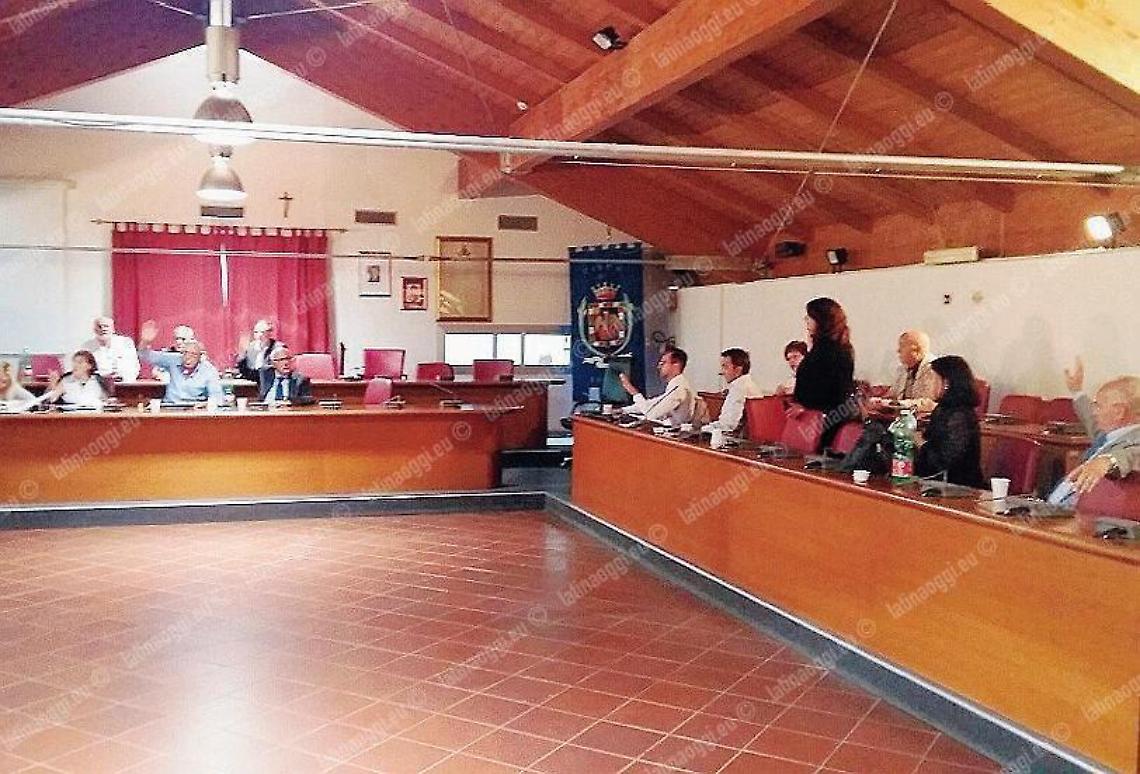 La questione acqua spacca il consiglio comunale: divide il punto sulla solidarietà ai manifestanti
