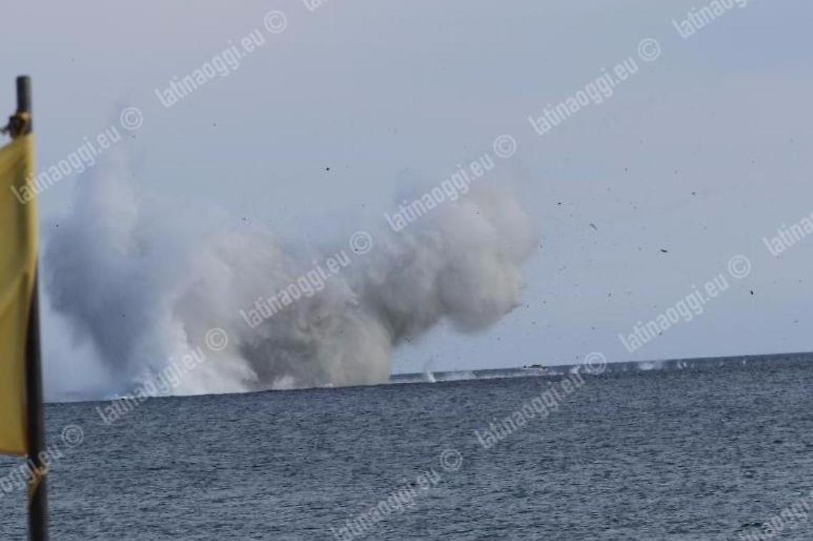 Una perizia tecnica sui resti dell'Eurofighter caduto in mare a Terracina