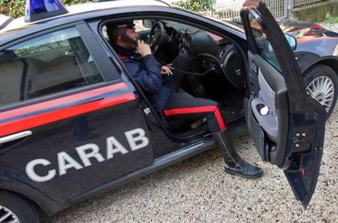 Evade dagli arresti domiciliari e fa un incidente stradale. Di nuovo in manette