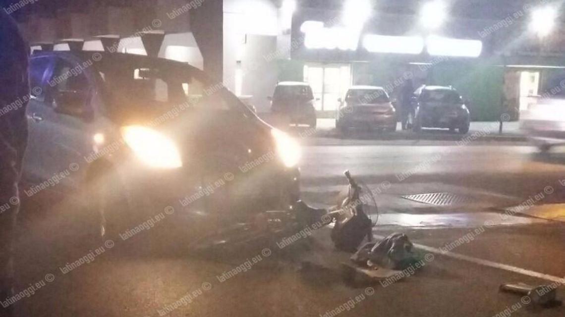 Auto investe uomo in bicicletta in via Carlo Alberto. Il ferito trasportato al Fiorini
