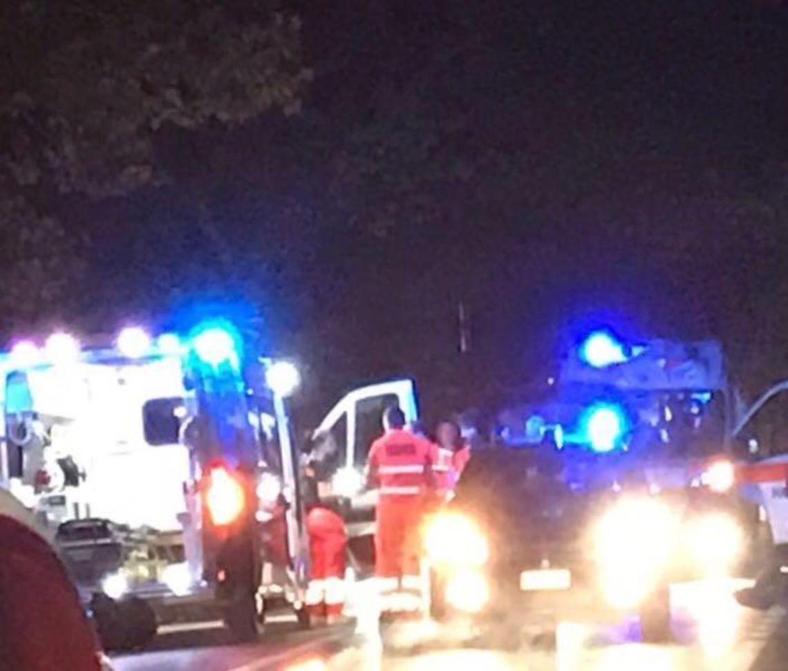 Incidente nella notte, muore un centauro di 29 anni. Automobilista arrestato per omicidio stradale