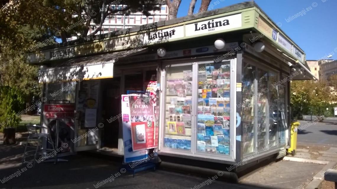 Entra nell'edicola di via Emanuele Filiberto, strappa via alcuni gratta e vinci e poi fugge via