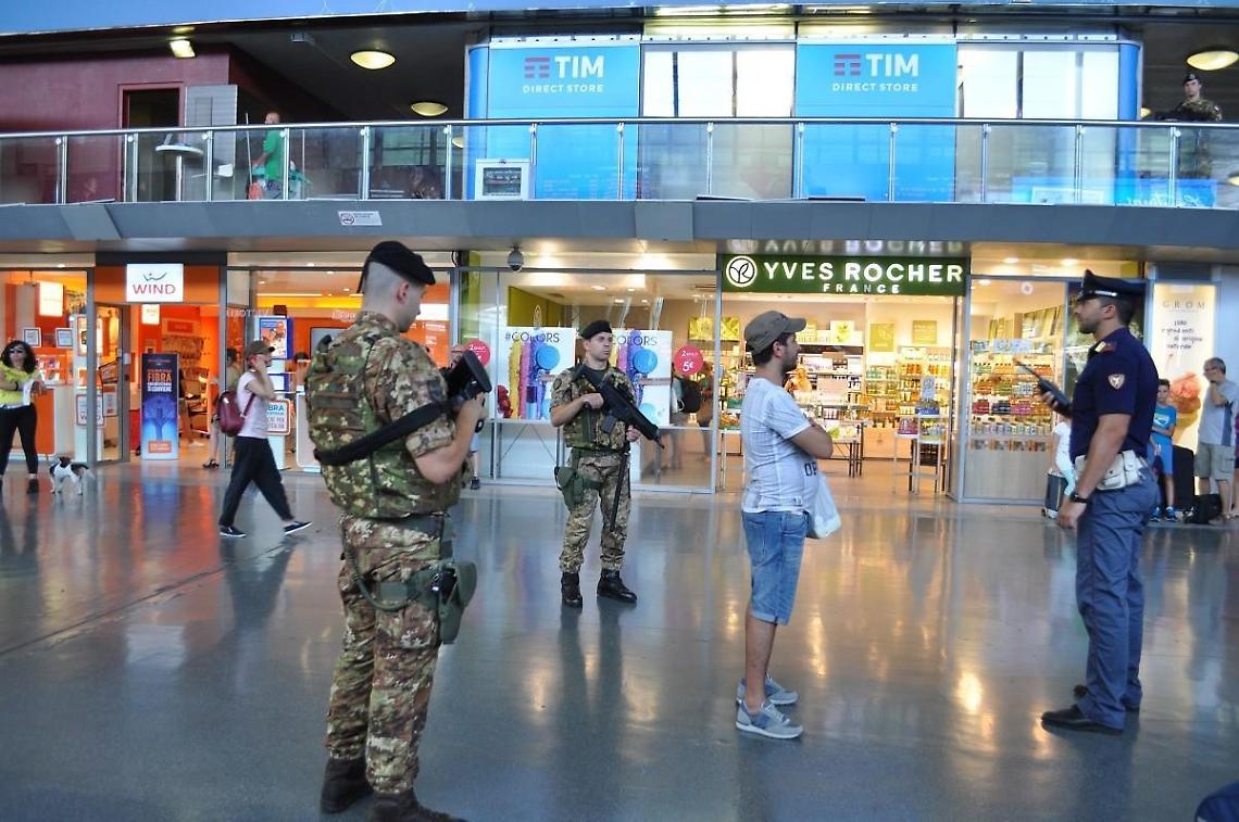 Donna molestata chiede aiuto, intervengono i militari di Sabaudia