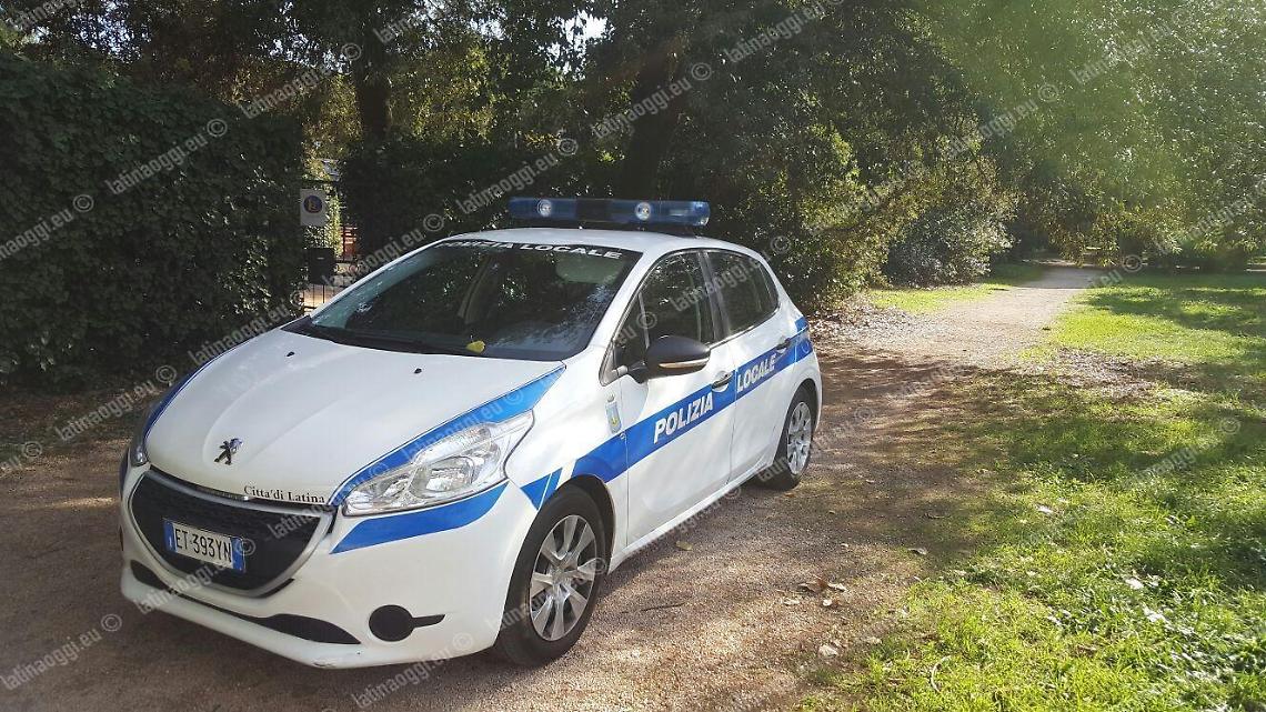 Controlli della polizia locale al Tennis Club, possibile lo sgombero