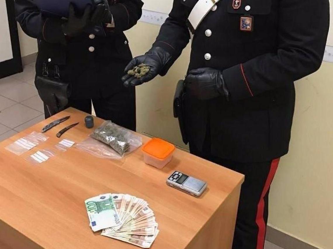 Spaccio di droga, 10 spacciatori sono stati arrestati all'alba
