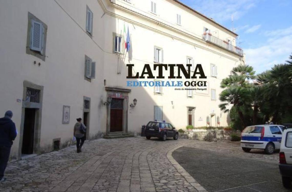 Uffici sommersi dai faldoni, molte le criticità riscontrate