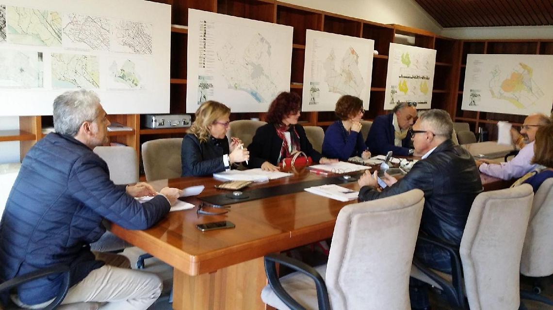 Rifiuti, la gara annullata impugnata al Tar da De Vizia