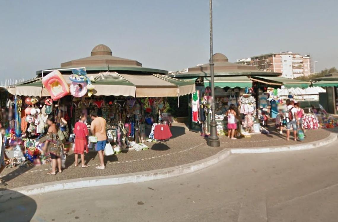 Furto notturno nel chiosco dei souvenir, refurtiva recuperata