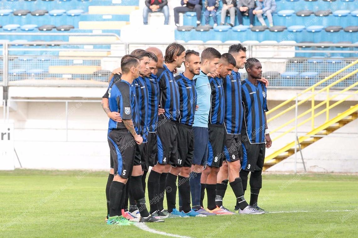 Gli ultras ignorano il minuto di silenzio. La società: "Non possiamo condividere"